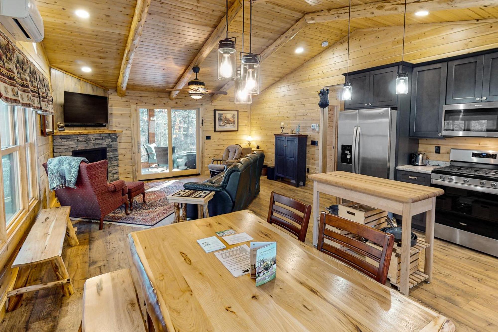 Blackbear Log Cabin Morrisville Eksteriør billede